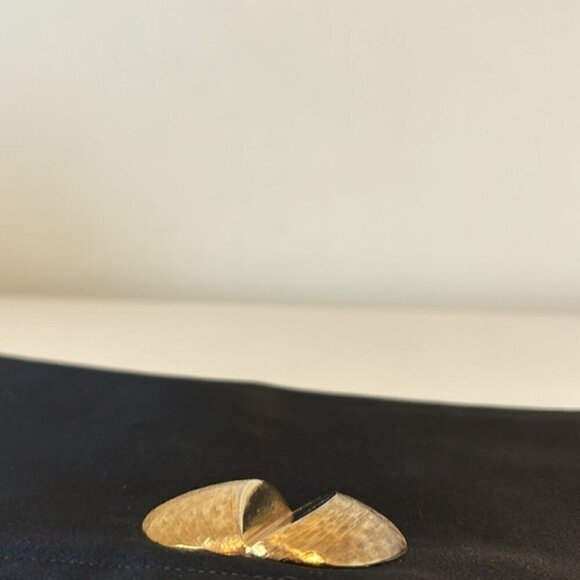 Vintage Bienen Davis black satin clutch/wristlet with goldtone 3D Apple detail - Picture 10 of 14